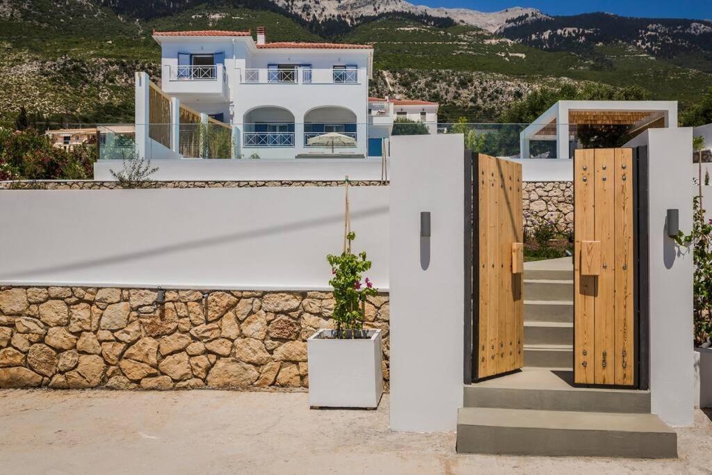 Lourdas White Villa Lourdata  Exteriör bild