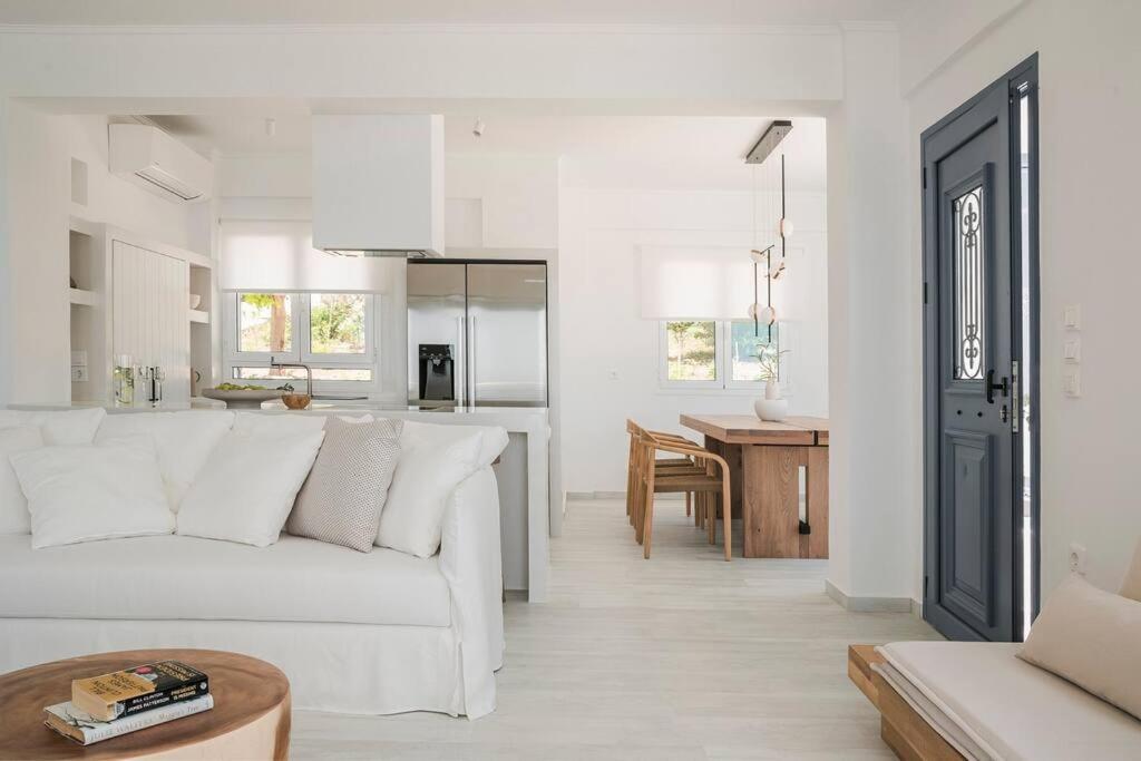 Lourdas White Villa Lourdata  Exteriör bild